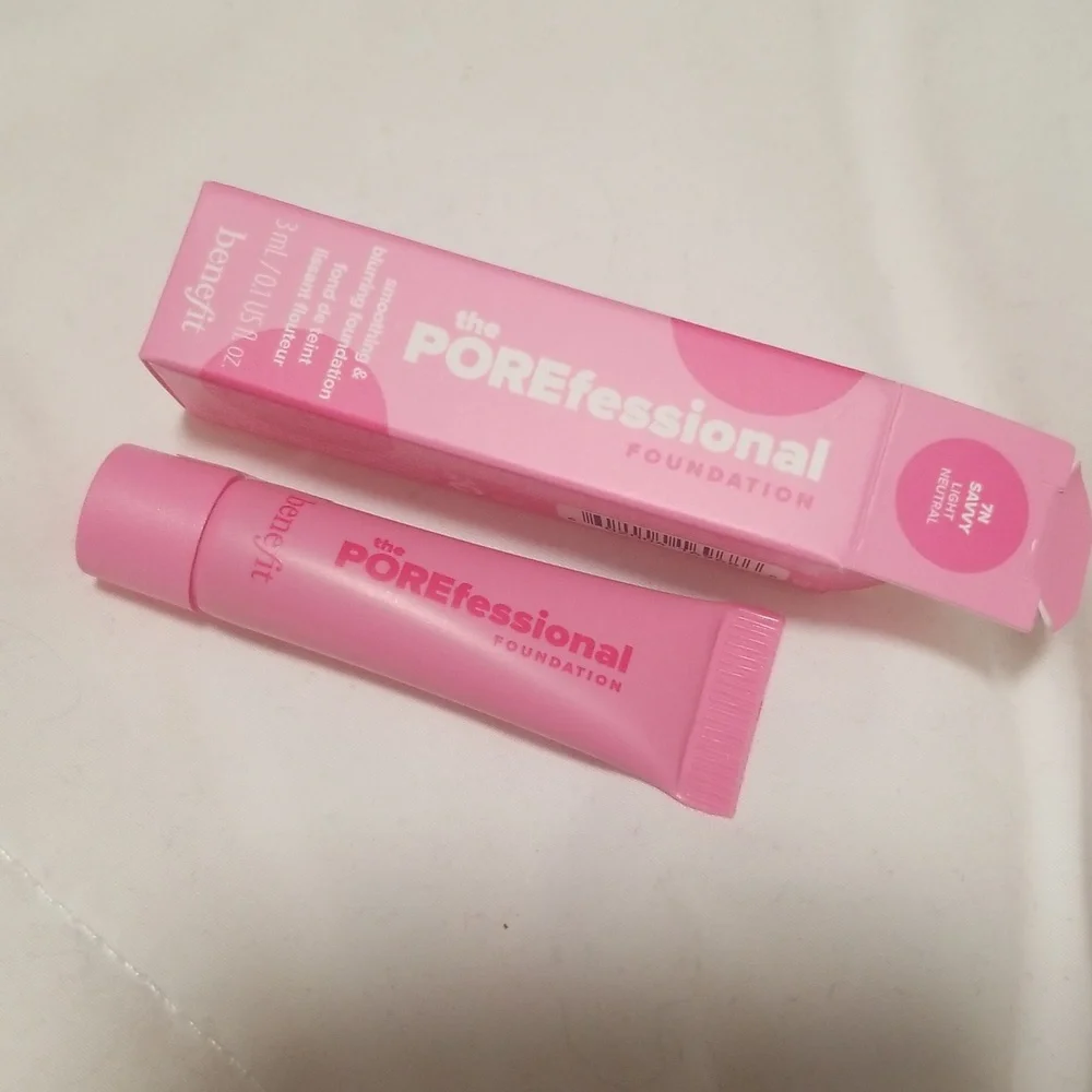 4/25 bundle item. benefit The POREfessional Foundation 7N